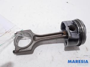 Gebruikte Zuiger Peugeot 3008 I (0U/HU) 1.6 16V THP 150 Prijs € 50,00 Margeregeling aangeboden door Maresia Parts