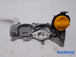 Gebruikte Kleppendeksel Renault Captur (2R) 1.3 TCE 150 16V Prijs € 110,25 Margeregeling aangeboden door Maresia Parts