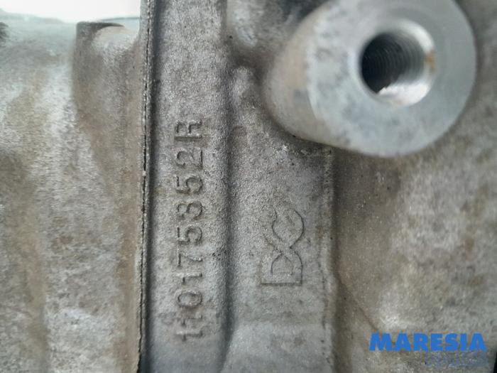 Carterpan van een Renault Captur (2R) 1.3 TCE 150 16V 2019