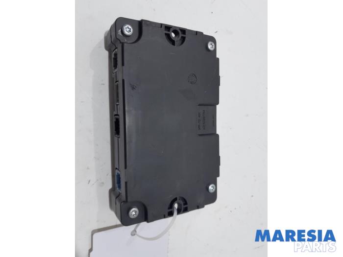 Gebruikte Telefoon interface Renault Grand Scénic III (JZ) 1.4 16V TCe 130 Prijs € 34,99 Margeregeling aangeboden door Maresia Parts
