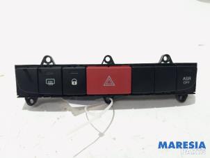 Gebruikte Alarmlicht Schakelaar Citroen Jumper (U9) 2.2 HDi 130 Prijs € 30,25 Inclusief btw aangeboden door Maresia Parts