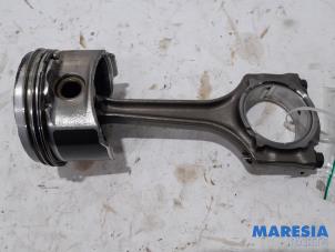 Gebruikte Zuiger Alfa Romeo MiTo (955) 1.4 Multi Air 16V Prijs € 50,00 Margeregeling aangeboden door Maresia Parts