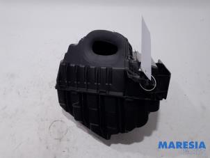 Gebruikte Luchtfilterhuis Renault Megane III Grandtour (KZ) 1.2 16V TCE 115 Prijs € 22,50 Margeregeling aangeboden door Maresia Parts