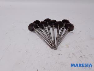 Gebruikte Inlaatklep Renault Clio III (BR/CR) 1.6 16V Prijs € 50,00 Margeregeling aangeboden door Maresia Parts