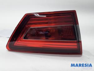 Gebruikte Achterlicht links Renault Clio IV (5R) 0.9 Energy TCE 90 12V Prijs € 19,95 Margeregeling aangeboden door Maresia Parts