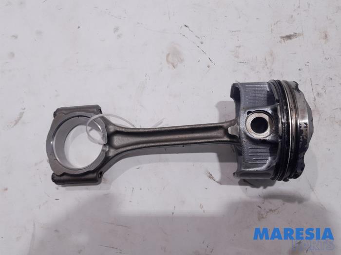 Gebruikte Zuiger Citroen C3 (SX/SW) 1.2 12V e-THP PureTech 110 Prijs € 60,00 Margeregeling aangeboden door Maresia Parts
