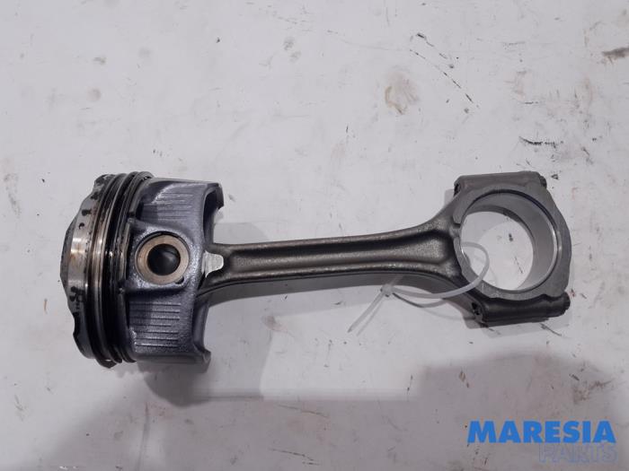Gebruikte Zuiger Citroen C3 (SX/SW) 1.2 12V e-THP PureTech 110 Prijs € 60,00 Margeregeling aangeboden door Maresia Parts