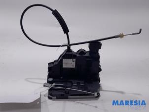 Gebruikte Slotmechaniek Portier 4Deurs links-achter Fiat Punto Evo (199) 1.3 JTD Multijet Start&Stop 16V Euro 4 Prijs € 25,00 Margeregeling aangeboden door Maresia Parts