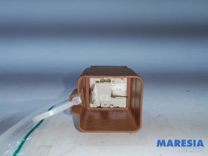 Gebruikte Brandstofpomp relais Peugeot Expert (VA/VB/VE/VF/VY) 2.0 Blue HDi 120 16V Prijs € 18,15 Inclusief btw aangeboden door Maresia Parts