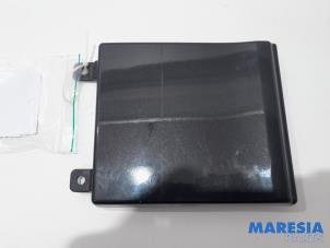 Gebruikte Carrosserielijst Renault Trafic (1FL/2FL/3FL/4FL) 1.6 dCi 95 Prijs € 24,20 Inclusief btw aangeboden door Maresia Parts