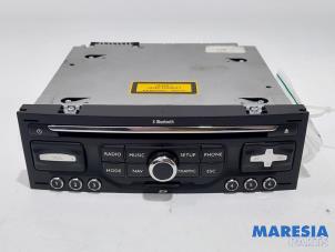 Gebruikte Radio CD Speler Peugeot 3008 I (0U/HU) 1.6 16V THP 155 Prijs € 246,75 Margeregeling aangeboden door Maresia Parts