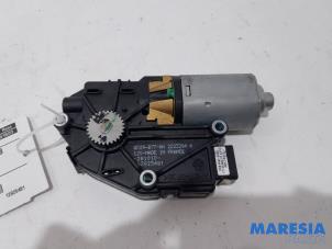 Gebruikte Schuifdak Motor Peugeot 3008 I (0U/HU) 1.6 16V THP 155 Prijs € 89,99 Margeregeling aangeboden door Maresia Parts