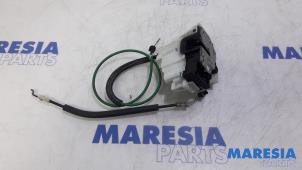 Gebruikte Deurslot Mechaniek 2Deurs rechts Alfa Romeo Brera (939) 2.2 JTS 16V Prijs op aanvraag aangeboden door Maresia Parts