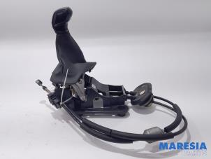 Gebruikte Versnellingspook Peugeot 208 I (CA/CC/CK/CL) 1.2 Vti 12V PureTech 82 Prijs € 50,00 Margeregeling aangeboden door Maresia Parts