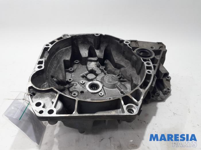 Gebruikte Versnellingsbakhuis Renault Clio IV (5R) 0.9 Energy TCE 90 12V Prijs € 50,00 Margeregeling aangeboden door Maresia Parts