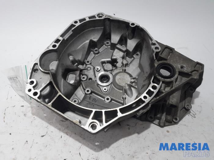 Gebruikte Versnellingsbakhuis Renault Clio IV (5R) 0.9 Energy TCE 90 12V Prijs € 50,00 Margeregeling aangeboden door Maresia Parts