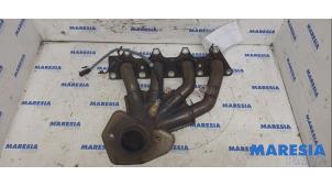 Gebruikte Uitlaatspruitstuk Renault Megane II CC (EM) 1.6 16V Prijs € 34,50 Margeregeling aangeboden door Maresia Parts