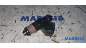 Gebruikte Injector (benzine injectie) Renault Megane II CC (EM) 1.6 16V Prijs € 75,00 Margeregeling aangeboden door Maresia Parts