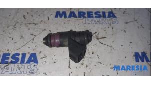 Gebruikte Injector (benzine injectie) Renault Scénic III (JZ) 1.6 16V Prijs € 75,00 Margeregeling aangeboden door Maresia Parts