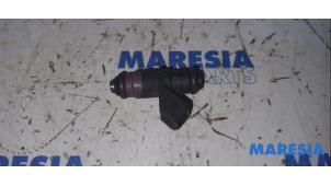 Gebruikte Injector (benzine injectie) Renault Scénic III (JZ) 1.6 16V Prijs € 75,00 Margeregeling aangeboden door Maresia Parts