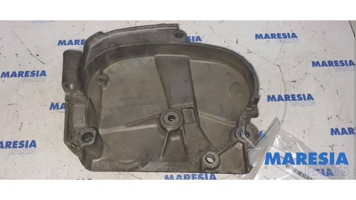 Gebruikte Distributiedeksel Renault Scénic III (JZ) 1.6 16V Prijs € 30,00 Margeregeling aangeboden door Maresia Parts