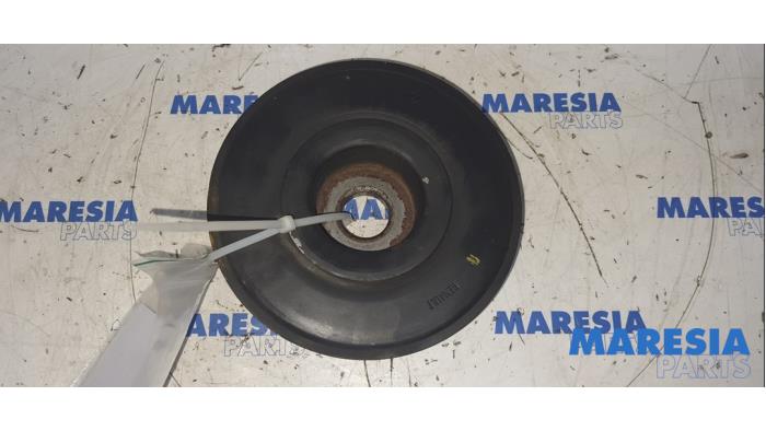 Gebruikte Poelie Krukas Renault Scénic III (JZ) 1.6 16V Prijs € 20,00 Margeregeling aangeboden door Maresia Parts
