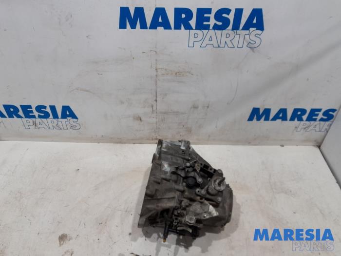 Gebruikte Versnellingsbak Peugeot 5008 I (0A/0E) 1.6 THP 16V Prijs € 349,00 Margeregeling aangeboden door Maresia Parts