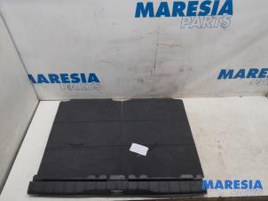 Gebruikte Kofferbak Mat Peugeot 5008 I (0A/0E) 1.6 THP 16V Prijs € 75,00 Margeregeling aangeboden door Maresia Parts