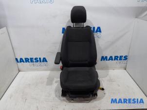 Gebruikte Voorstoel links Peugeot 5008 I (0A/0E) 1.6 THP 16V Prijs € 110,00 Margeregeling aangeboden door Maresia Parts