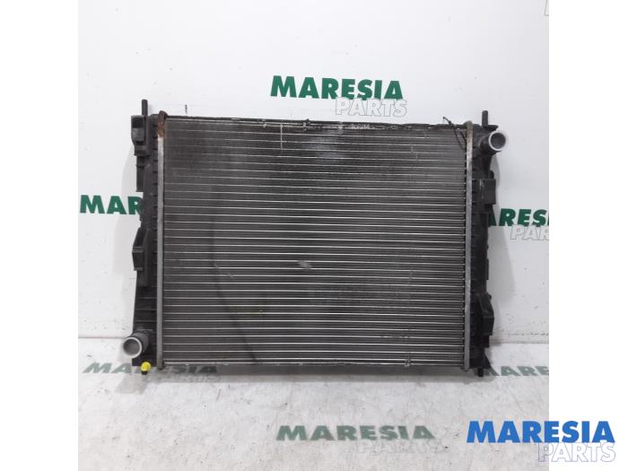 Gebruikte Radiateur Renault Twingo II (CN) 1.2 Prijs € 30,00 Margeregeling aangeboden door Maresia Parts