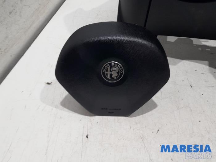 Airbag set + dashboard van een Alfa Romeo Giulietta (940) 1.4 TB 16V MultiAir 2018
