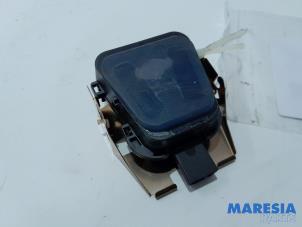 Gebruikte Regensensor Peugeot 208 I (CA/CC/CK/CL) 1.6 Blue HDi 100 Prijs € 20,00 Margeregeling aangeboden door Maresia Parts