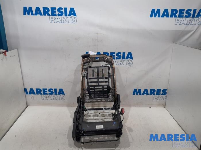 Gebruikte Stoelframe Renault Megane III Coupe (DZ) 1.2 16V TCE 115 Prijs € 105,00 Margeregeling aangeboden door Maresia Parts