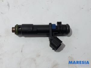 Gebruikte Injector (benzine injectie) Peugeot 307 CC (3B) 2.0 16V Prijs € 20,00 Margeregeling aangeboden door Maresia Parts