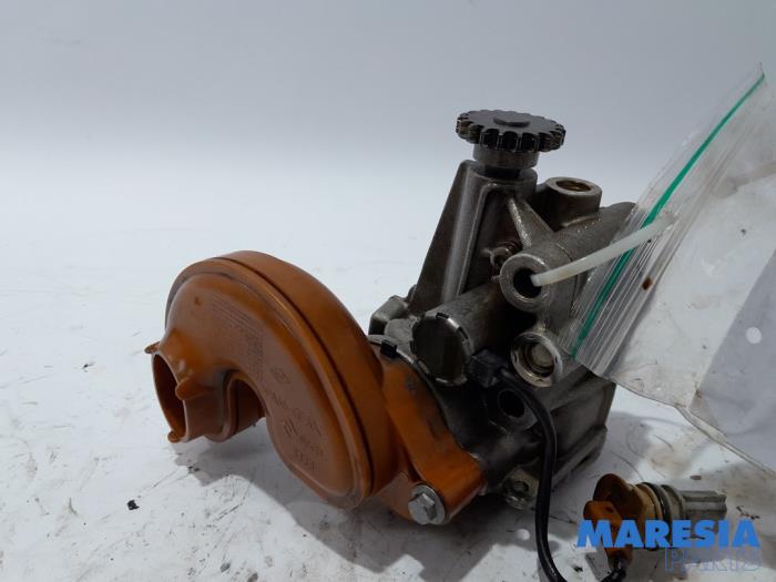 Gebruikte Oliepomp Renault Clio IV (5R) 0.9 Energy TCE 90 12V Prijs € 69,00 Margeregeling aangeboden door Maresia Parts