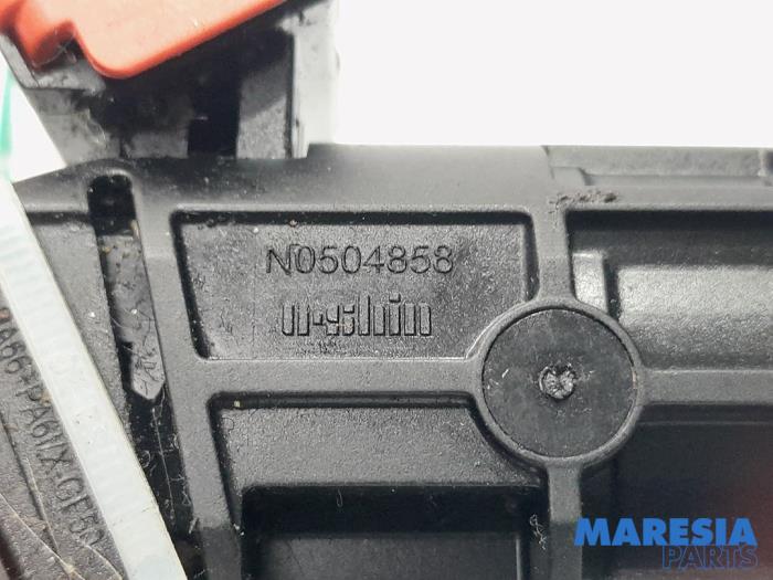 Kontaktslot+Sleutel van een Renault Master IV (MA/MB/MC/MD/MH/MF/MG/MH) 2.3 dCi 150 16V 2022