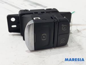 Gebruikte Handrem schakelaar Renault Megane IV Estate (RFBK) 1.5 Energy dCi 110 Prijs € 35,00 Margeregeling aangeboden door Maresia Parts