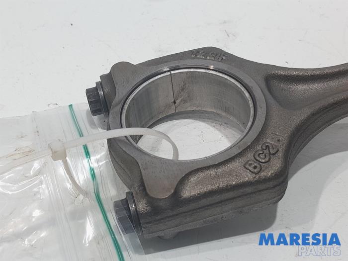 Zuiger van een Citroën DS3 (SA) 1.4 16V VTi 2010