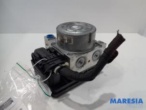 Gebruikte ABS Pomp Renault Megane IV Estate (RFBK) 1.5 Energy dCi 110 Prijs € 199,99 Margeregeling aangeboden door Maresia Parts