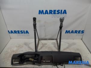 Gebruikte Dashboard Peugeot 307 SW (3H) 2.0 16V Prijs € 150,00 Margeregeling aangeboden door Maresia Parts