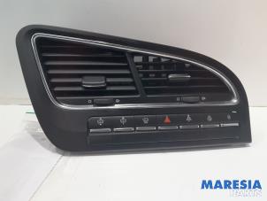 Gebruikte Alarmlicht Schakelaar Peugeot 5008 I (0A/0E) 1.6 THP 16V Prijs € 35,00 Margeregeling aangeboden door Maresia Parts