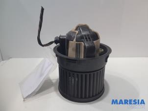 Gebruikte Chaufage Ventilatiemotor Peugeot 308 (4A/C) 1.6 VTI 16V Prijs € 30,00 Margeregeling aangeboden door Maresia Parts