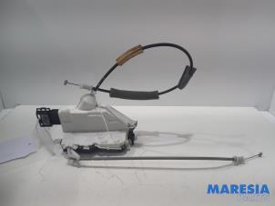 Gebruikte Deurslot Mechaniek 4Deurs links-achter Citroen C4 Cactus (0B/0P) 1.6 Blue Hdi 100 Prijs € 40,00 Margeregeling aangeboden door Maresia Parts