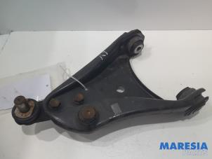 Gebruikte Draagarm onder links-voor Renault Twingo II (CN) 1.2 16V Prijs € 25,00 Margeregeling aangeboden door Maresia Parts