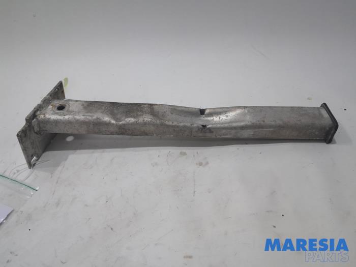 Gebruikte Subframe Peugeot 5008 I (0A/0E) 1.6 THP 16V Prijs € 25,00 Margeregeling aangeboden door Maresia Parts