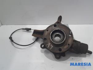 Gebruikte Fusee links-voor Peugeot 308 (4A/C) 1.6 VTI 16V Prijs € 30,00 Margeregeling aangeboden door Maresia Parts