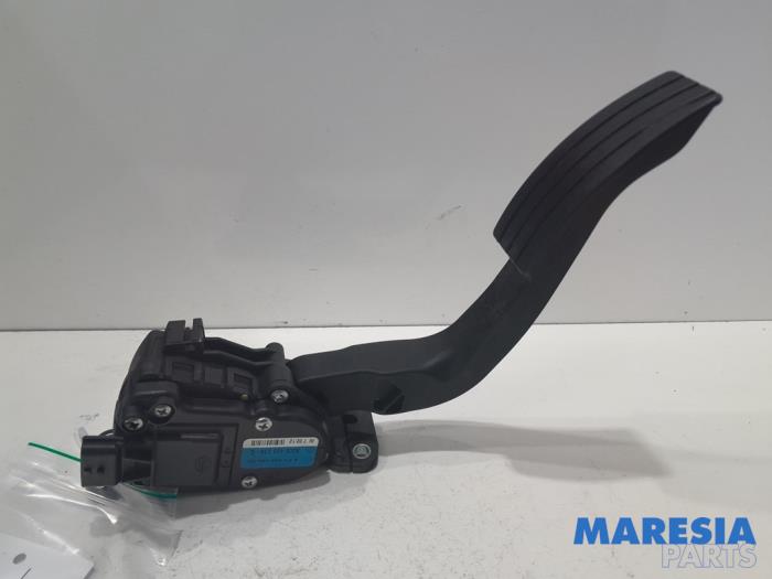Gebruikte Gaspedaalpositie Sensor Renault Twingo II (CN) 1.2 16V Prijs € 40,00 Margeregeling aangeboden door Maresia Parts