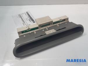 Gebruikte Display Interieur Renault Twingo (C06) 1.2 Prijs € 30,00 Margeregeling aangeboden door Maresia Parts