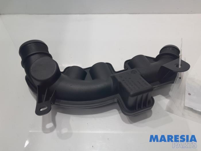 Gebruikte Intercooler Buis Peugeot 308 (4A/C) 1.6 16V THP 150 Prijs € 35,00 Margeregeling aangeboden door Maresia Parts