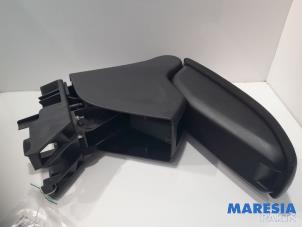 Gebruikte Armleuning Citroen DS3 Cabrio (SB) 1.2 12V PureTech 82 Prijs € 35,00 Margeregeling aangeboden door Maresia Parts